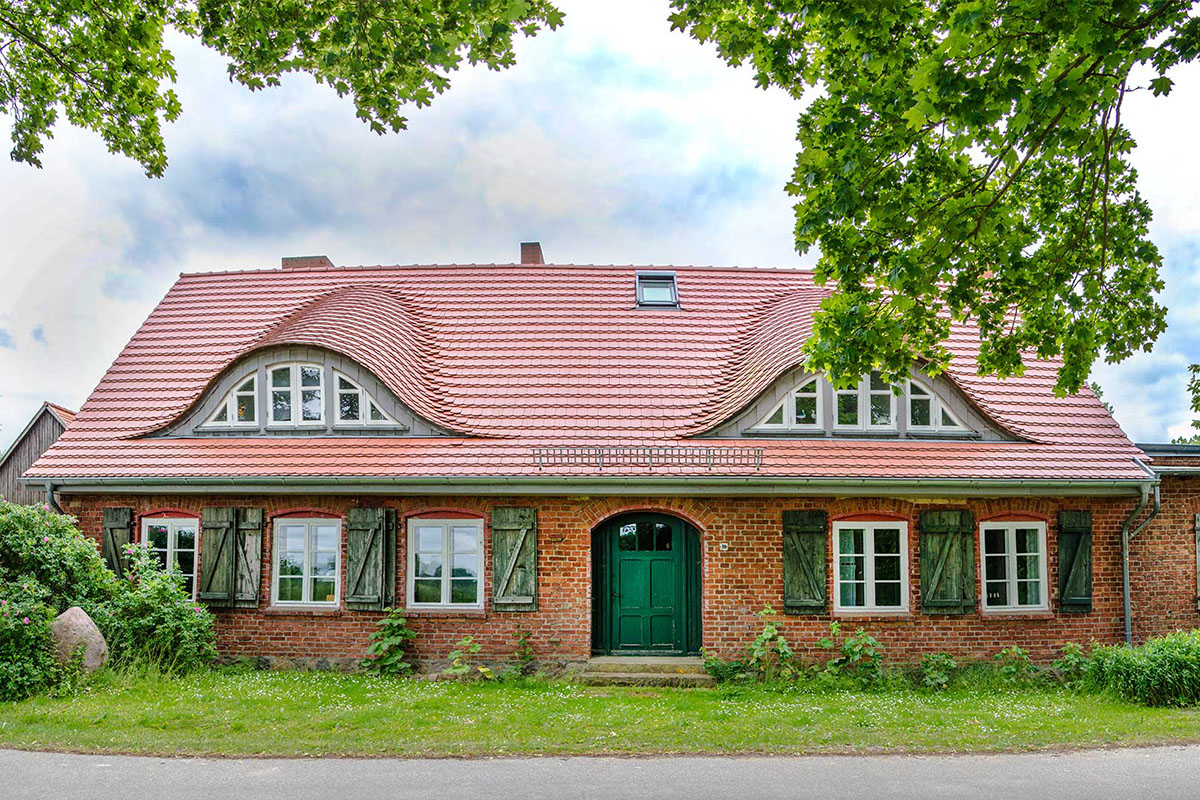 Sanierung und Umbau einer alten Dorfschule zum Wohnhaus nach historischem Vorbild in Kagenow bei Anklam